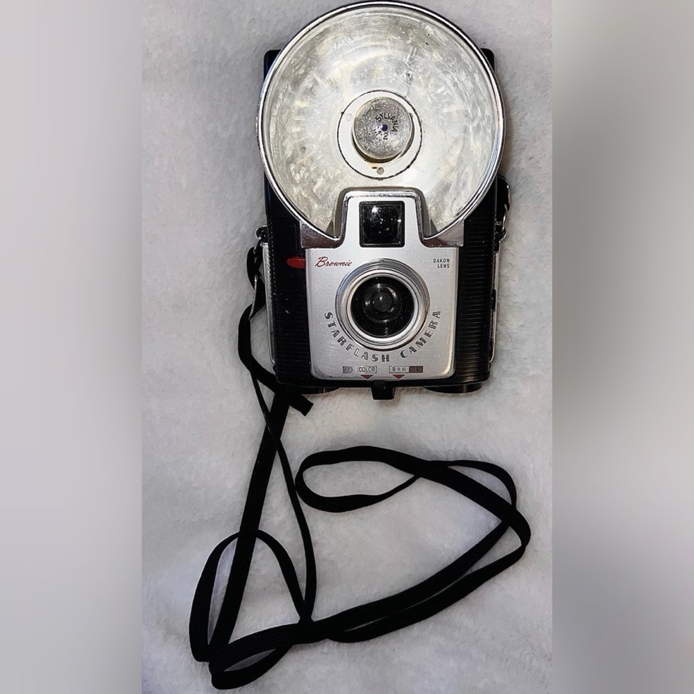 1960s Kodak Brownie Starflash Camera With Dakon Lens - Black & White And Color